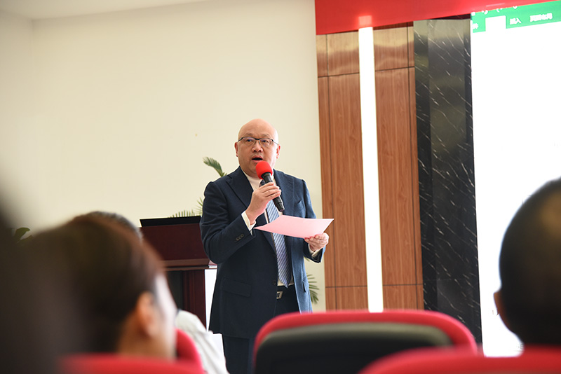 周总主持.jpg 周总主持.jpg