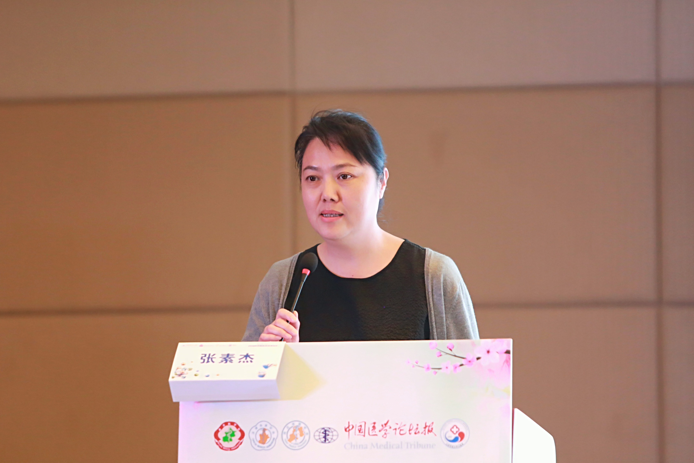 张素杰 女士.jpg